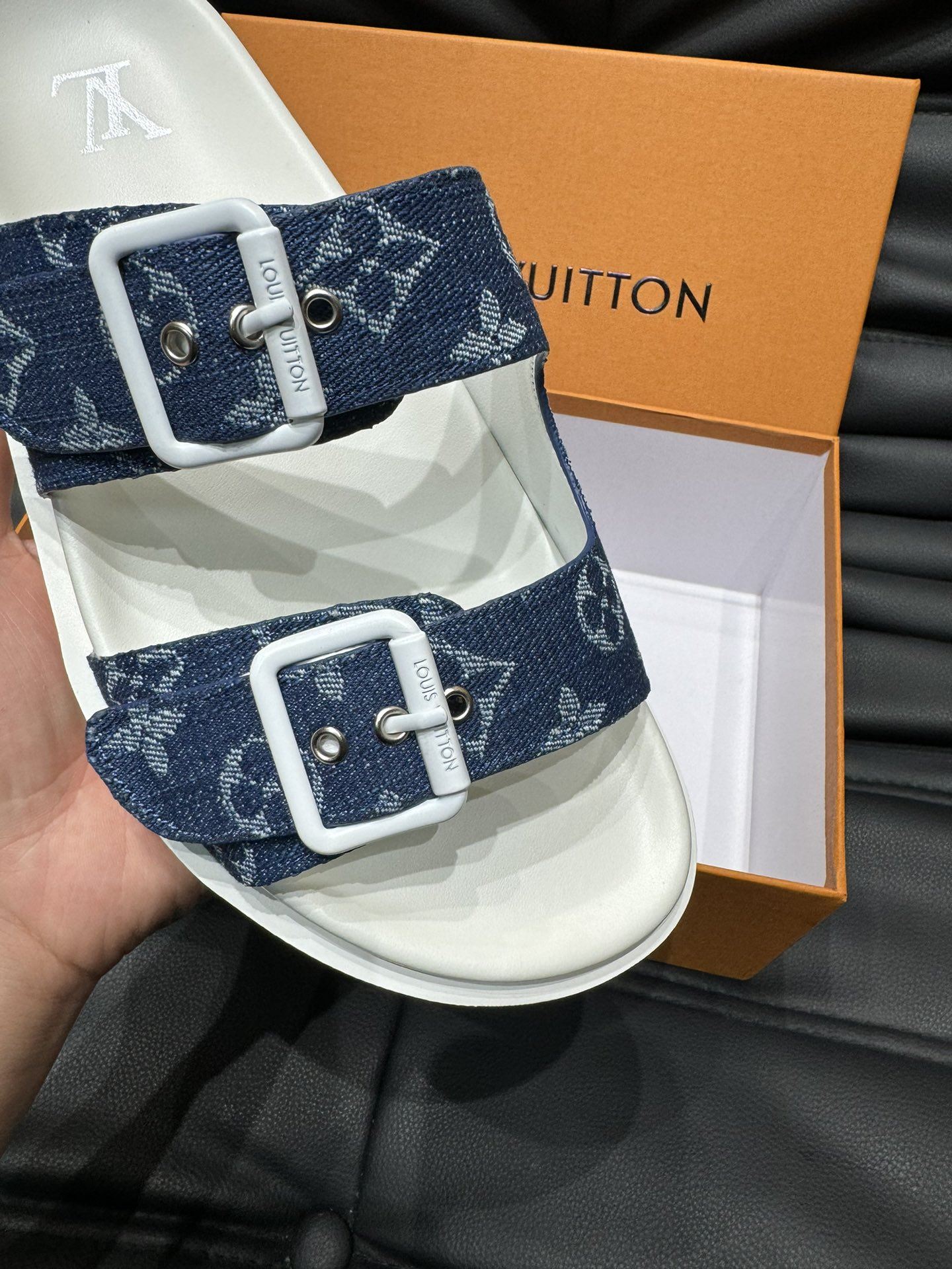 Louis Vuitton Slippers